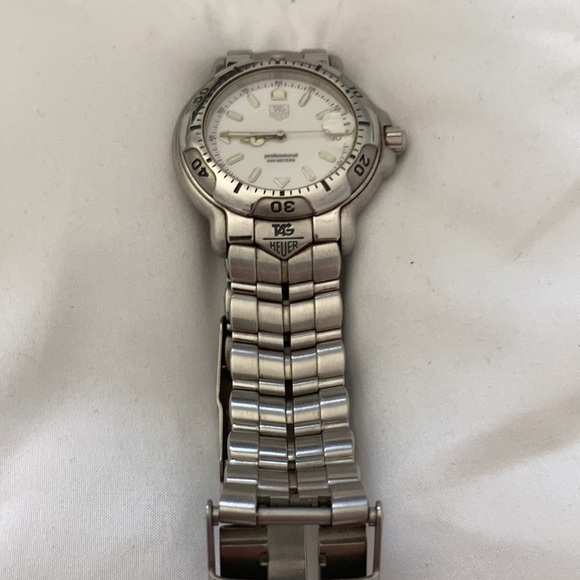 Tag Heuer 6000 Quartz Watch - Picture 7 of 16